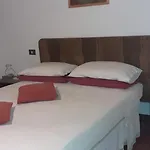Giovanna 's House Camping